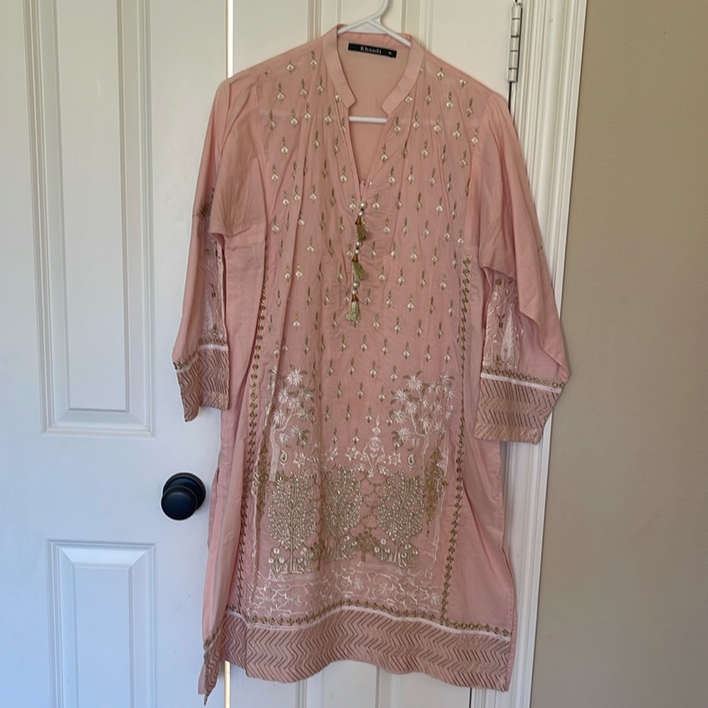 Khaadi Pakistani Indian kurta with embroidery on beautiful soft pink color.